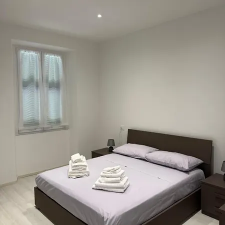Double Spaces Vado Apartamento